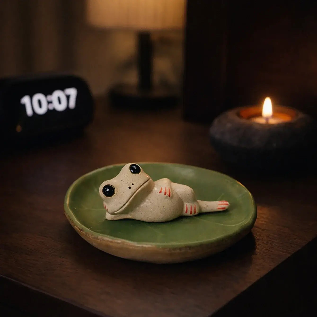Leisure Frog – Handcrafted Ceramic Desk Companion