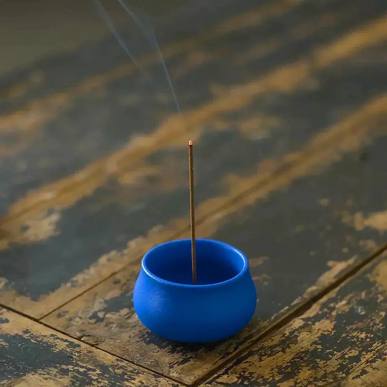 Zenify™ Klein Blue Incense Vessel – A Minimalist Burner for Calm Rituals Zenify
