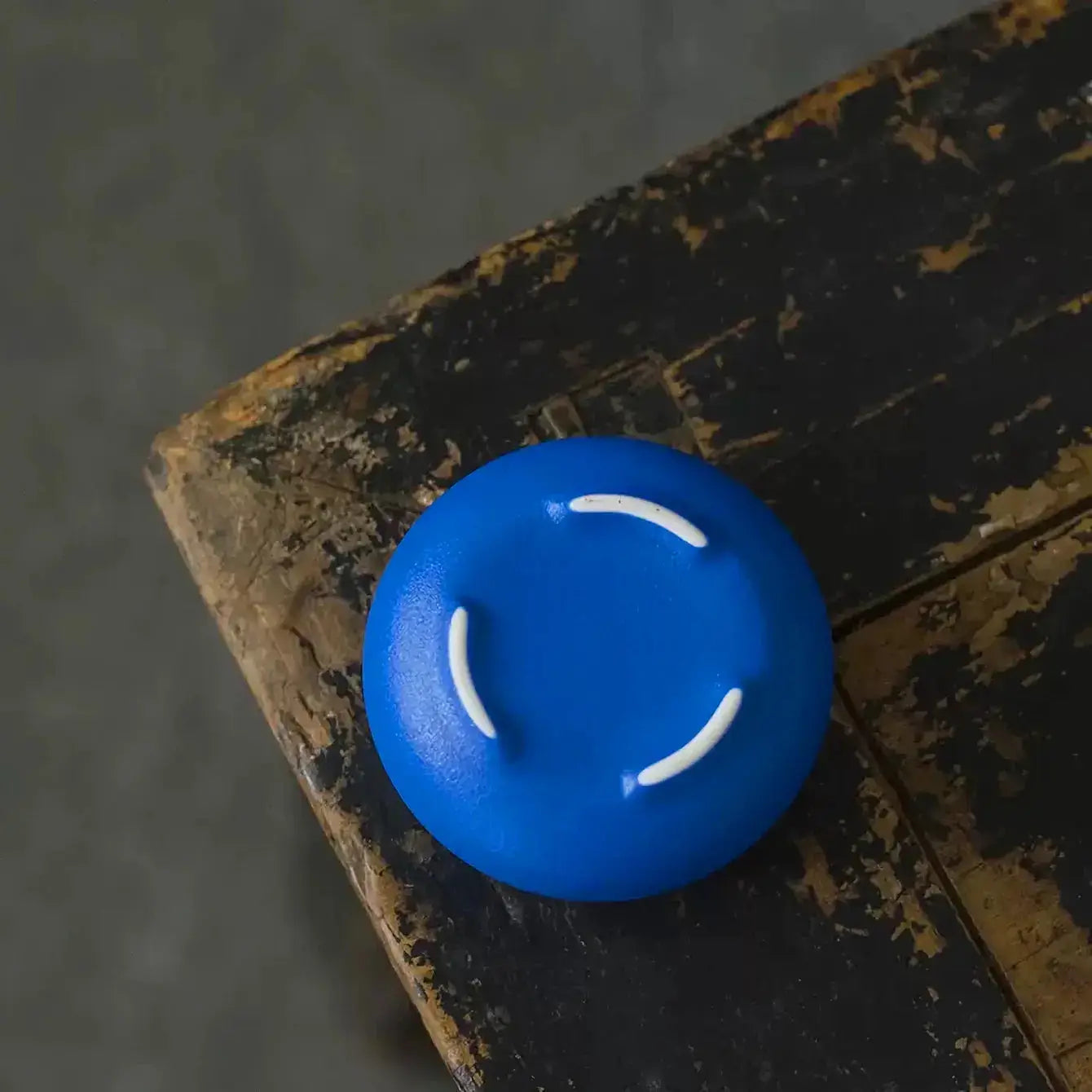 Zenify™ Klein Blue Incense Vessel – A Minimalist Burner for Calm Rituals Zenify
